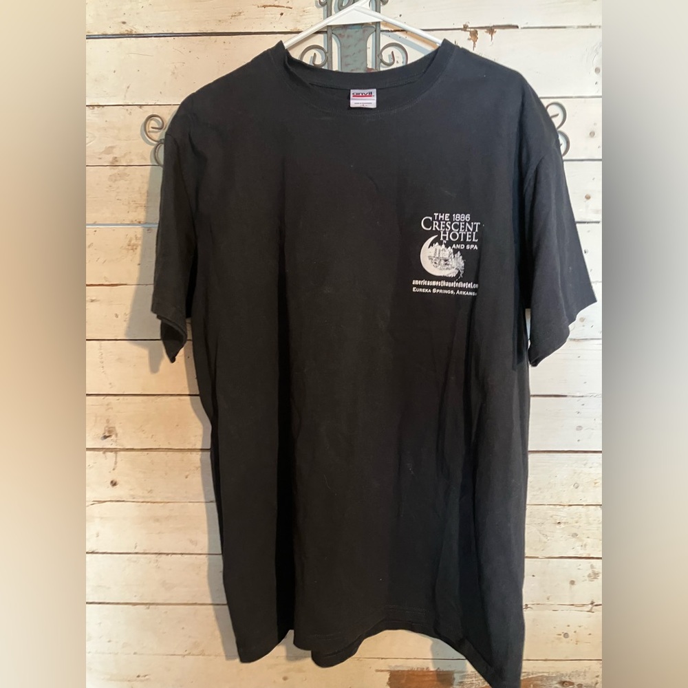 Crescent hotel t shirt L